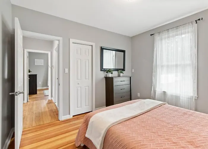 Stylish, Relaxing & Comfy 3 Bdr Home